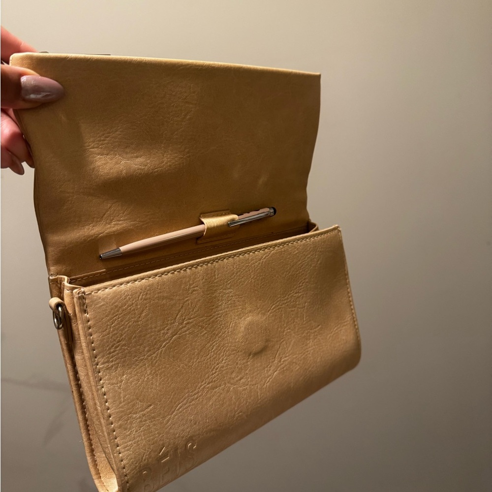 Beis Tan Travel Clutch Bag